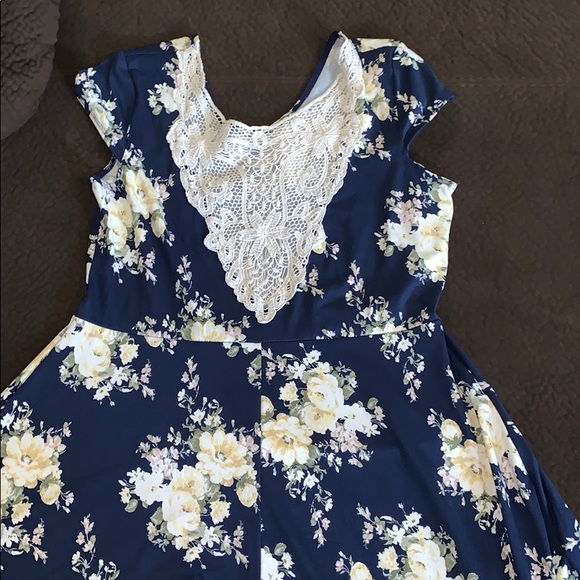 Dress - Picture 2 of 3